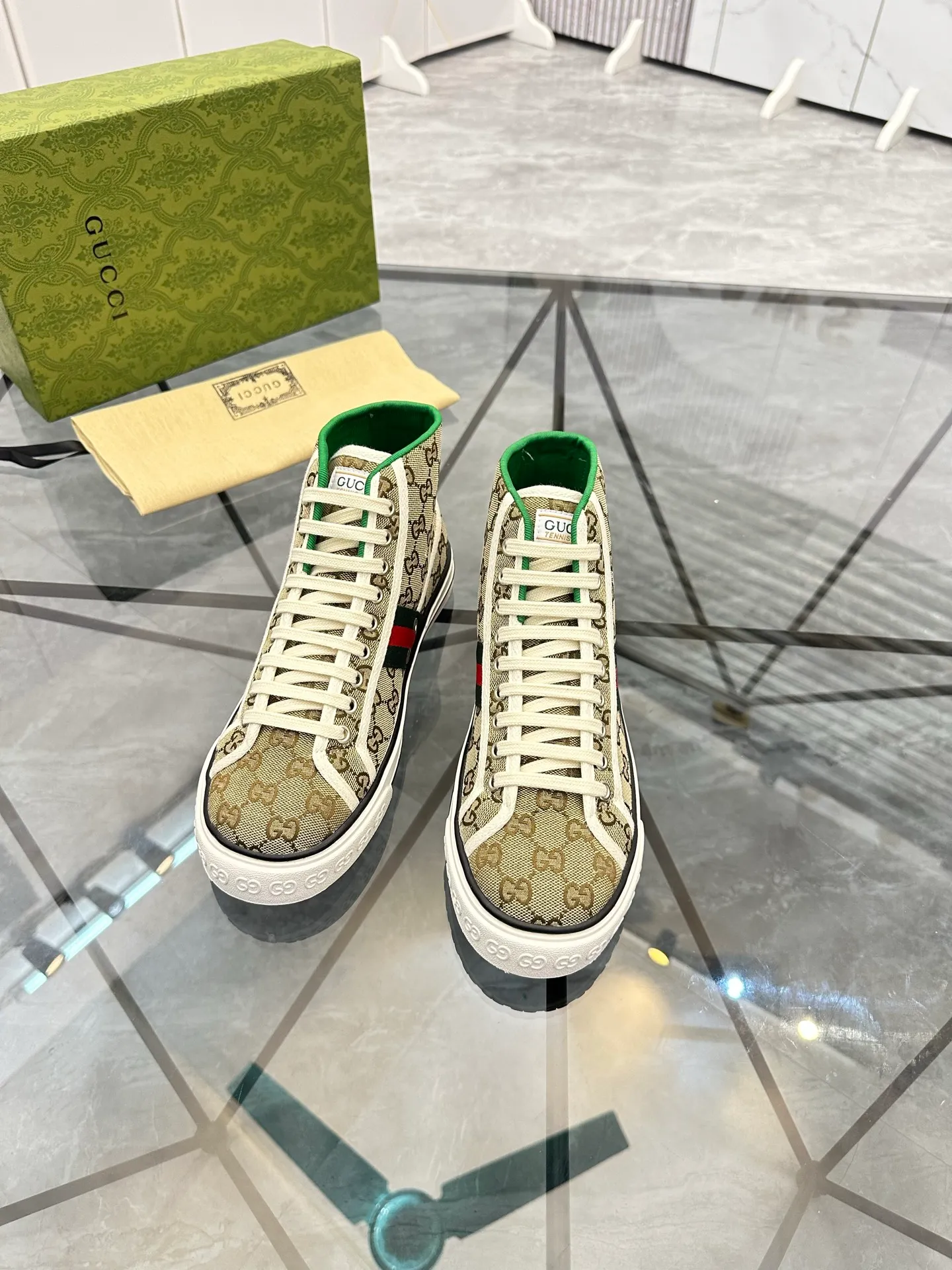 Men's shoes: 💰P420¥ Product trademark: Gucci* "Gucci*" high-top casual shoes Regular size: 38-44 (can be customized to 45.46.) Product materials: Original material from the upper counter, breathable lining, original outsole. Number: 661